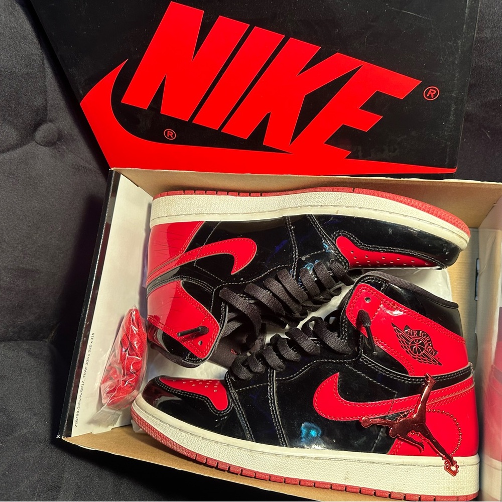 Nike Air Jordan 1 High patent leather bred
